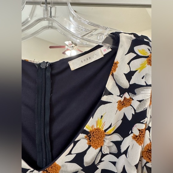 XS Womens Daisy Romper - Picture 5 of 5